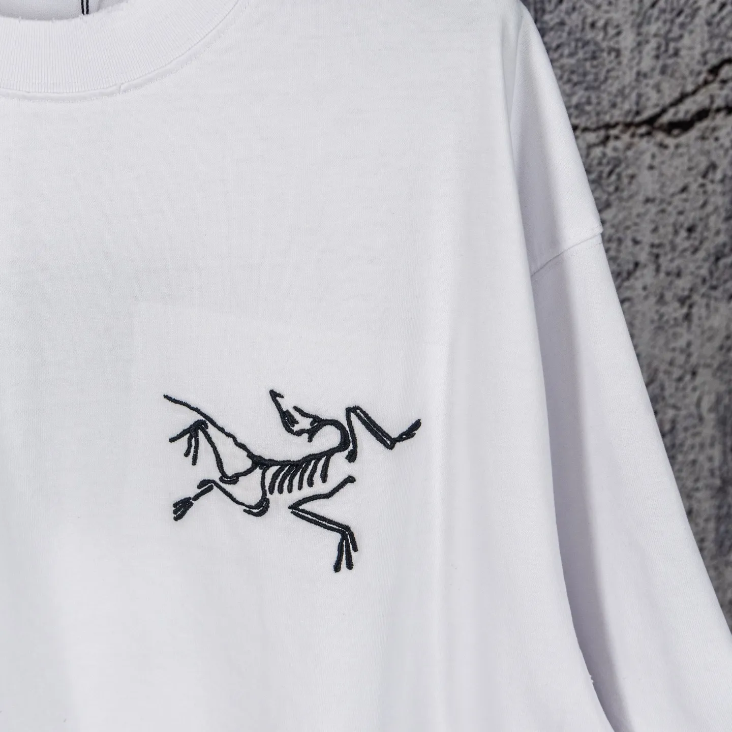 100 ARC'TERYX 26ss New Arrival T ， ，Breathable ， 。 ， ， ， Same Style 。 ， ， ； logo， ， 。Classic Versatile ， 、 ， 、 、 。 ， ， ！ ：Black White Size：M—XXL